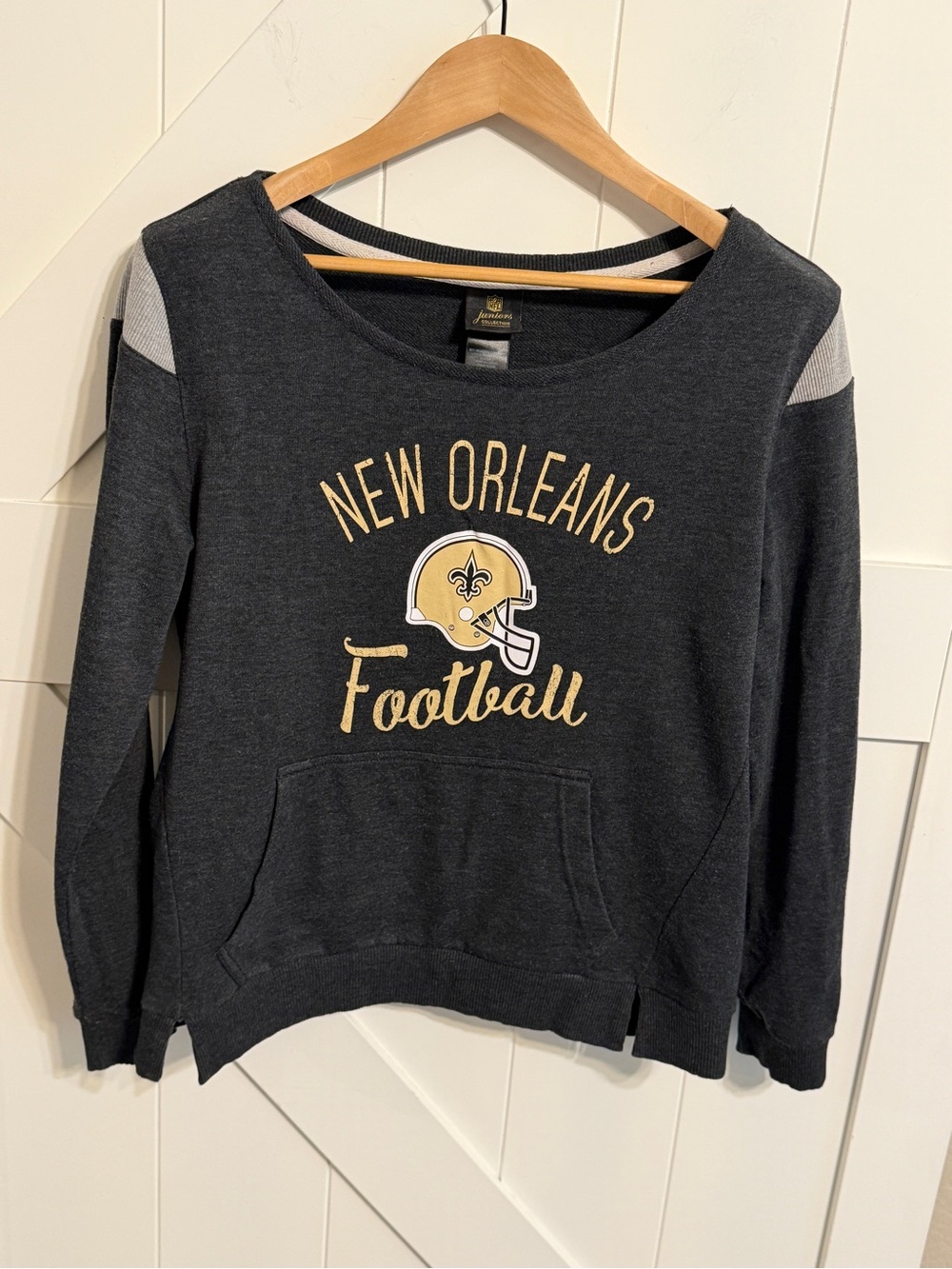 New Orleans Saints NFL Juniors Collection
XL wide scoop neck sweatshirt